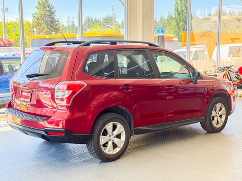 Used 2015 Subaru Forester 2.5i AWD/4WD image 4