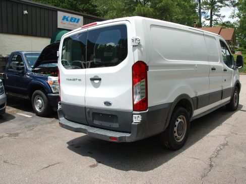Used 2015 Ford Transit 150 image 17