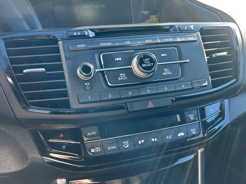 Used 2017 Honda Accord Sport image 13