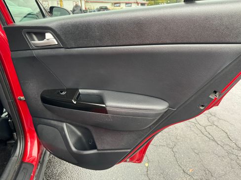 Used 2018 Kia Sportage EX image 16