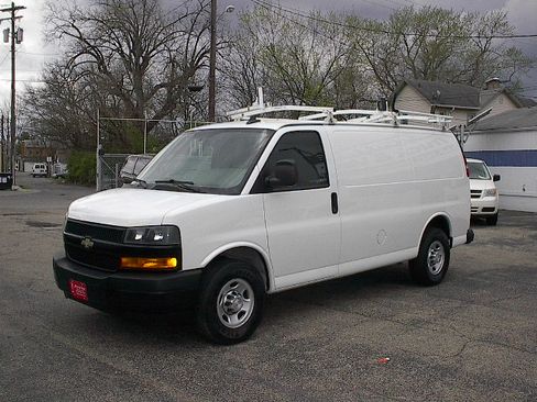 Used 2018 Chevrolet Express 2500 image 8