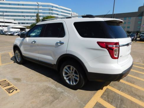 Used 2014 Ford Explorer XLT image 6