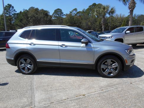 Used 2020 Volkswagen Tiguan SEL Premium R-Line image 4