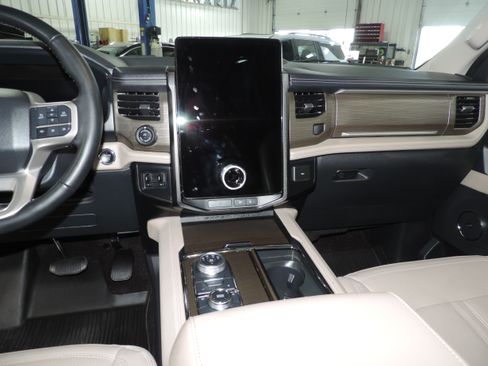 Used 2023 Ford Expedition Limited image 45