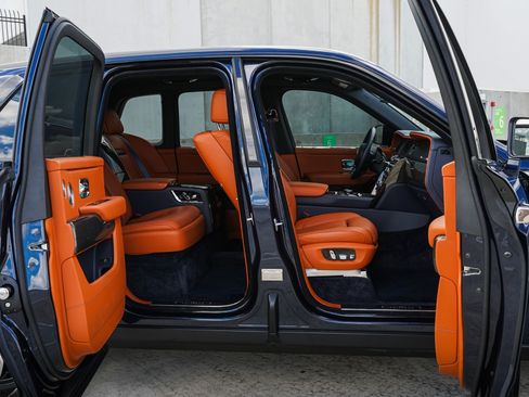 Used 2022 Rolls-Royce Cullinan Black Badge image 13