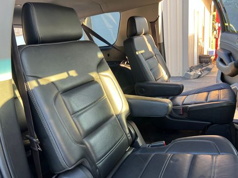 Used 2017 GMC Yukon XL Denali image 20