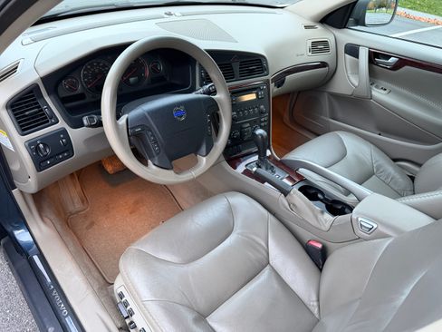 Used 2005 Volvo XC70 image 36