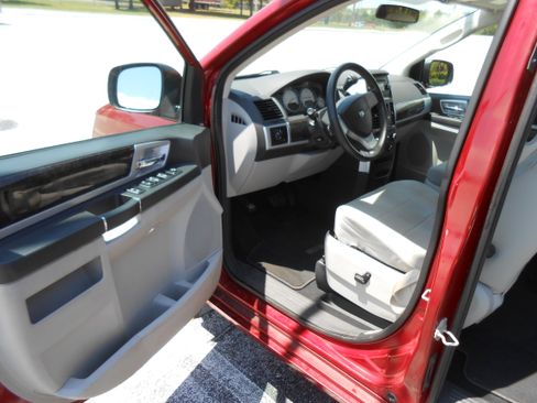 Used 2009 Dodge Grand Caravan SXT FWD image 9