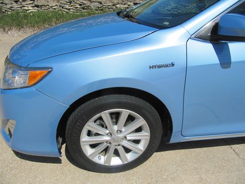 Used 2012 Toyota Camry Hybrid FWD image 10