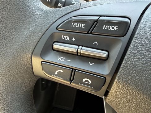 Used 2020 Hyundai Elantra SE Sedan FWD image 18