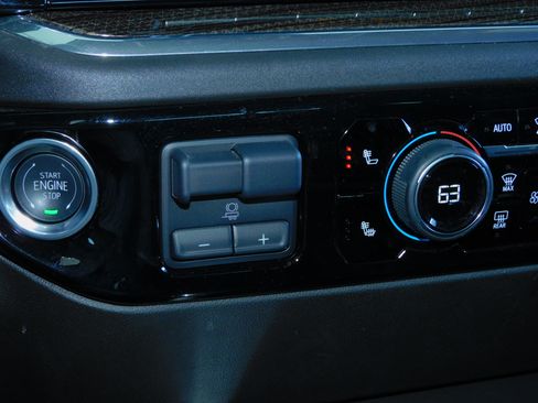 Used 2025 Chevrolet Silverado 1500 LT image 7