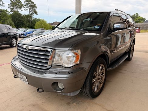 Used 2008 Chrysler Aspen AWD Limited image 3