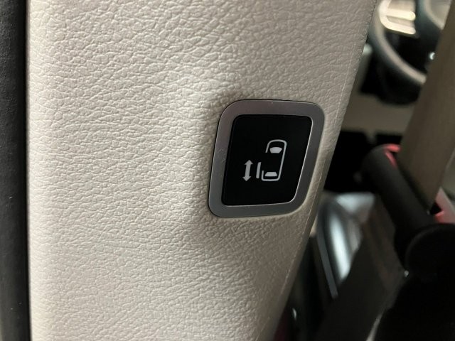 Used 2023 Chrysler Pacifica Touring-L FWD image 22