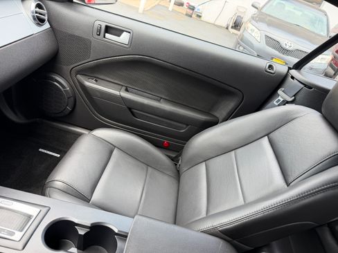Used 2006 Ford Mustang Premium Convertible RWD image 9