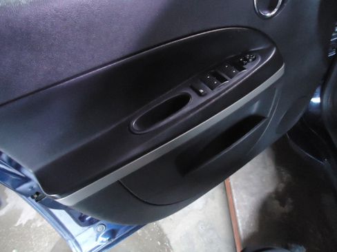 Used 2011 Chevrolet HHR LS image 3