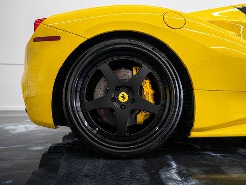 Used 2017 Ferrari 488 Spider image 40