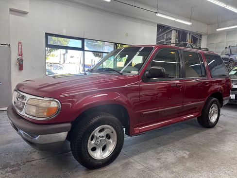Used 1995 Ford Explorer Eddie Bauer image 2