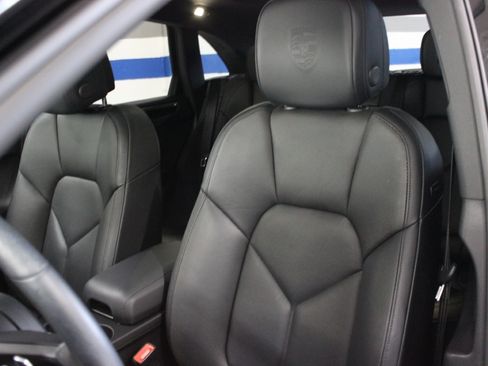 Used 2023 Porsche Macan UNAVAIL AWD/4WD image 36