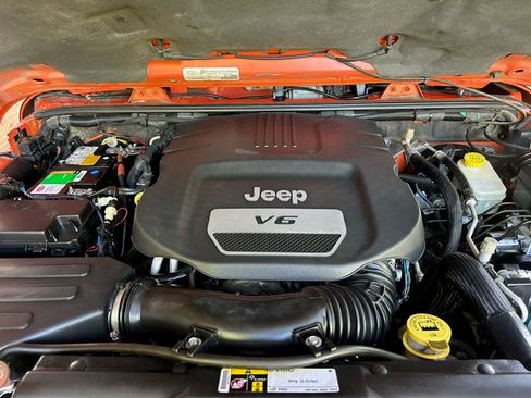 Used 2015 Jeep Wrangler Rubicon image 24