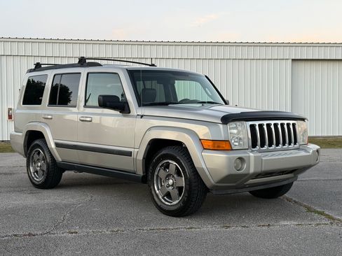 Used 2008 Jeep Commander Sport image 6