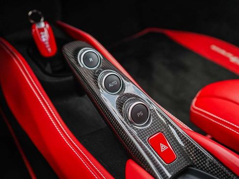 Used 2022 Ferrari F8 Spider Spider image 32