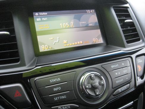 Used 2014 Nissan Pathfinder SV image 10