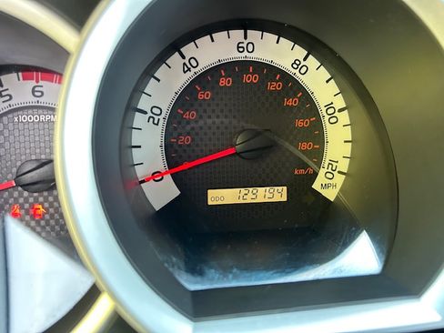 Used 2013 Toyota Tacoma 4x4 Access Cab image 11