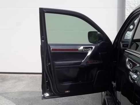 Used 2015 Lexus GX 460 4WD Premium 4.6L 8-Cyl SUV image 17