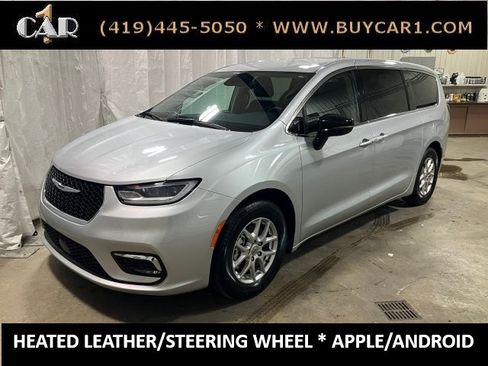 Used 2024 Chrysler Pacifica Touring-L image 1