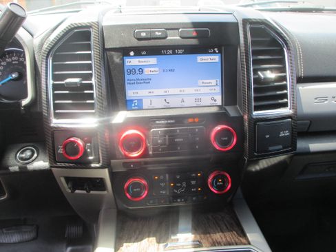 Used 2018 Ford F350 4x4 Crew Cab Super Duty image 12
