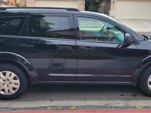 Used 2018 Dodge Journey SE image 5