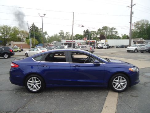 Used 2015 Ford Fusion SE FWD image 1