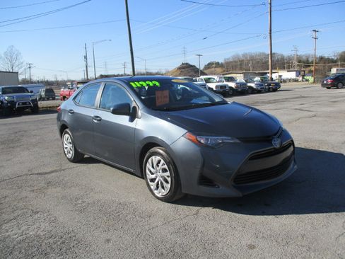 Used 2017 Toyota Corolla LE image 4