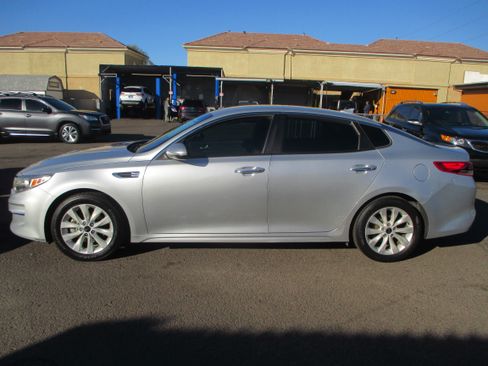 Used 2018 Kia Optima LX image 1