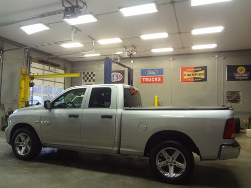 Used 2017 RAM 1500 Express image 4