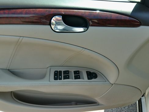 Used 2008 Buick Lucerne CX FWD image 38