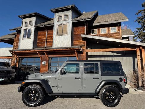 Used 2022 Jeep Wrangler Unlimited Willys image 2