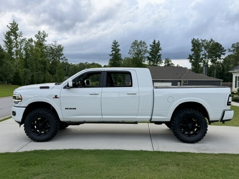 Used 2022 RAM 2500 4x4 Mega Cab Laramie image 4
