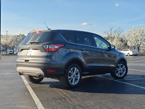 Used 2017 Ford Escape SE image 4