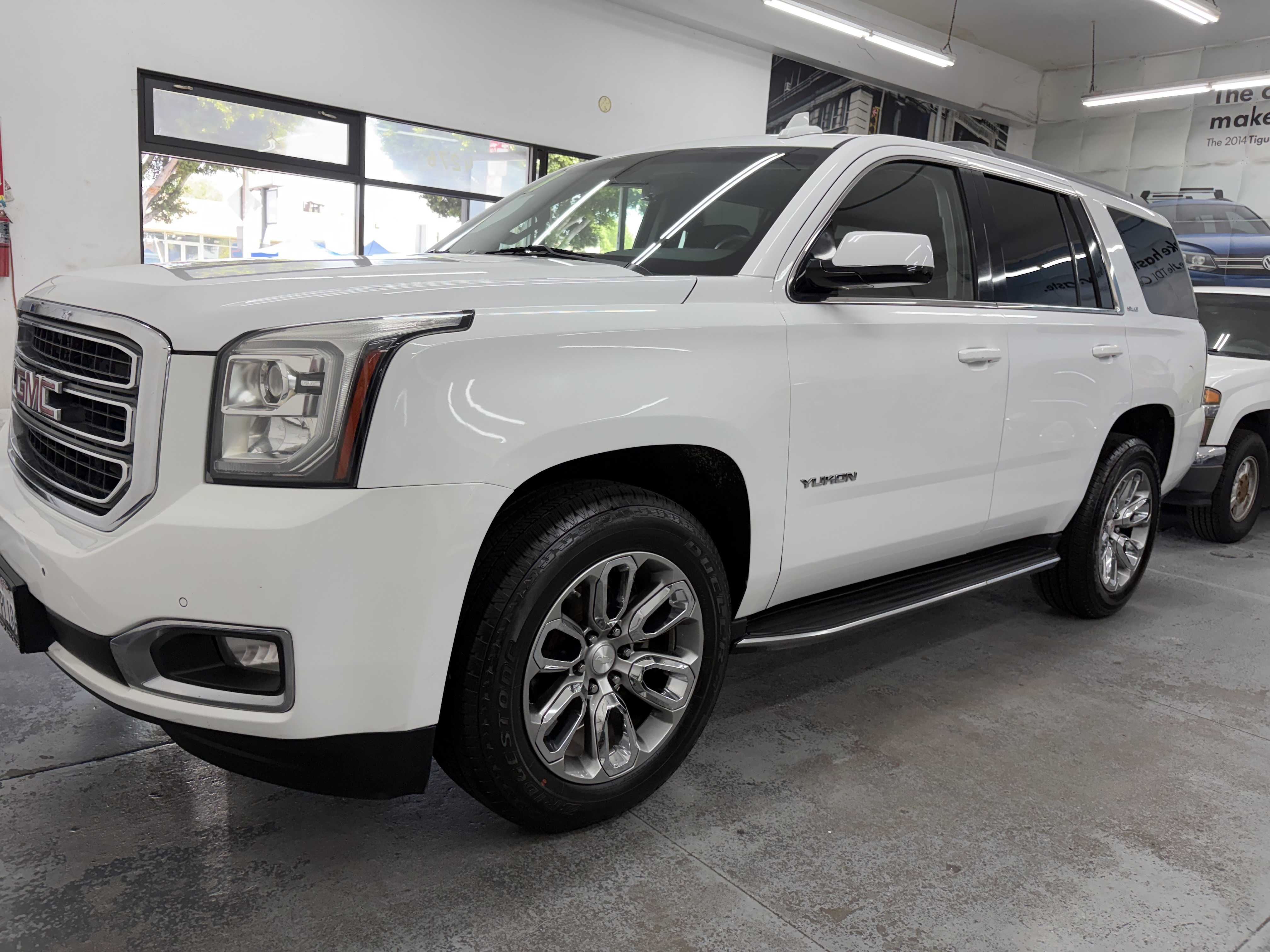 Used 2018 GMC Yukon 2WD SLE image 2