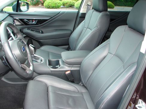 Used 2025 Subaru Outback Limited AWD/4WD image 4