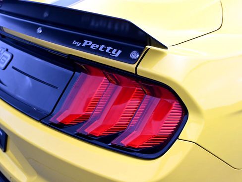 Used 2018 Ford Mustang GT image 18