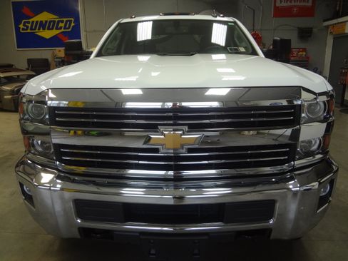 Used 2018 Chevrolet Silverado 2500 LT image 2