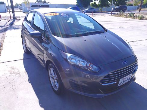 Used 2019 Ford Fiesta SE FWD image 1