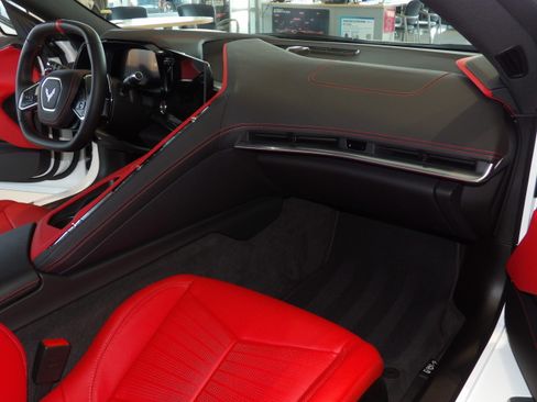 Used 2025 Chevrolet Corvette Stingray 2LT image 19