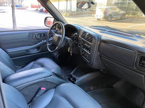 Used 2003 Chevrolet S10 Pickup LS image 12