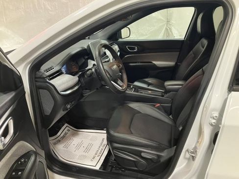 Used 2025 Jeep Compass Latitude image 2