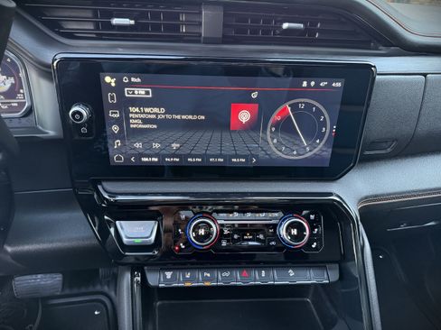 Used 2025 GMC Sierra 2500 AT4 image 42