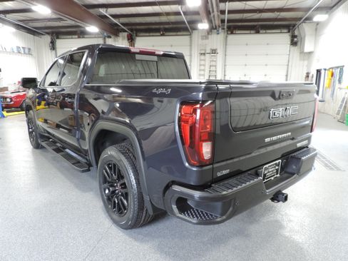 Used 2023 GMC Sierra 1500 4WD Crew Cab Elevation image 23