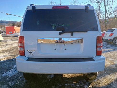 Used 2012 Jeep Liberty Sport image 4